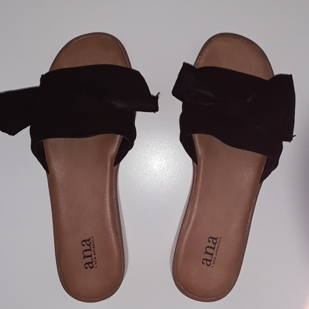 Bulky black a.n.a slides